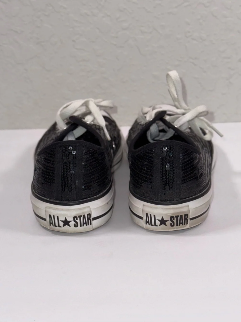 Converse Chuck Taylor Low Sneakers Women’s 8 Black